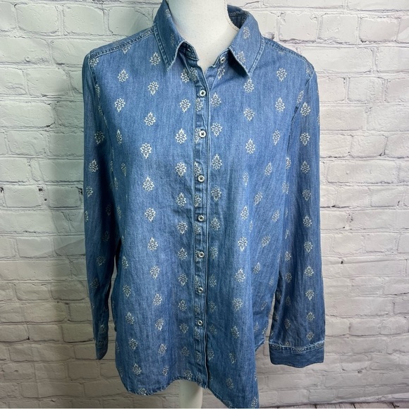 Chico’s Chambray Paisley Button Front Top Large - Picture 1 of 7